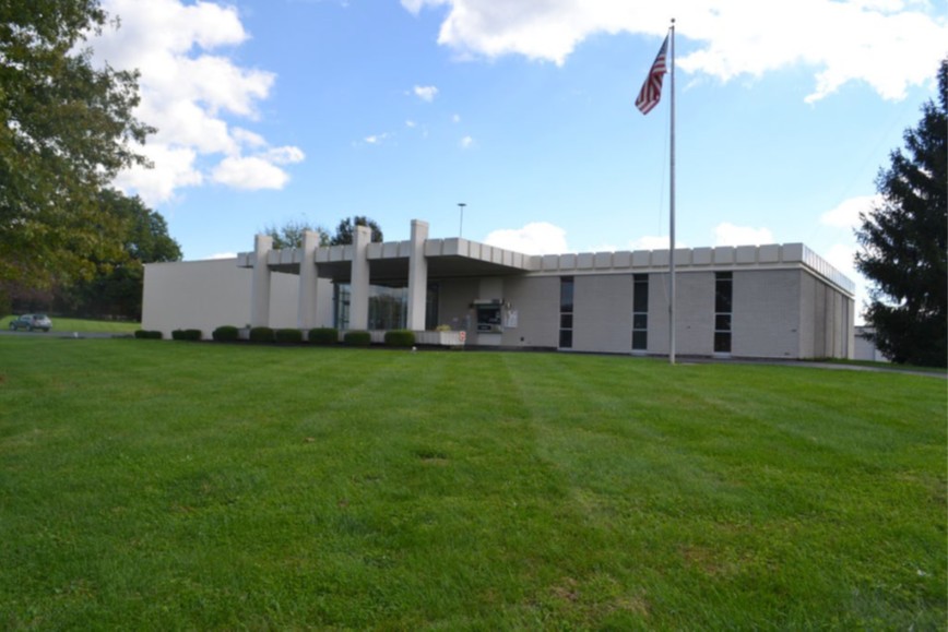 Façade and south elevation of the Blue Grass Energy/Fox Creek RECC building.
